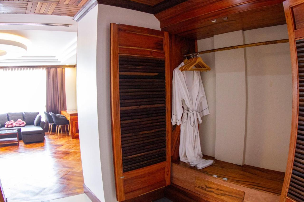 Kampong Thom Palace Hotel エクステリア 写真
