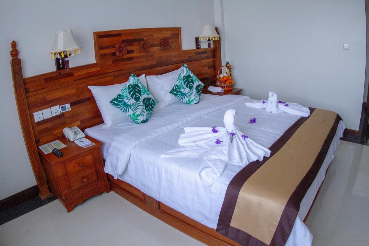 Kampong Thom Palace Hotel エクステリア 写真