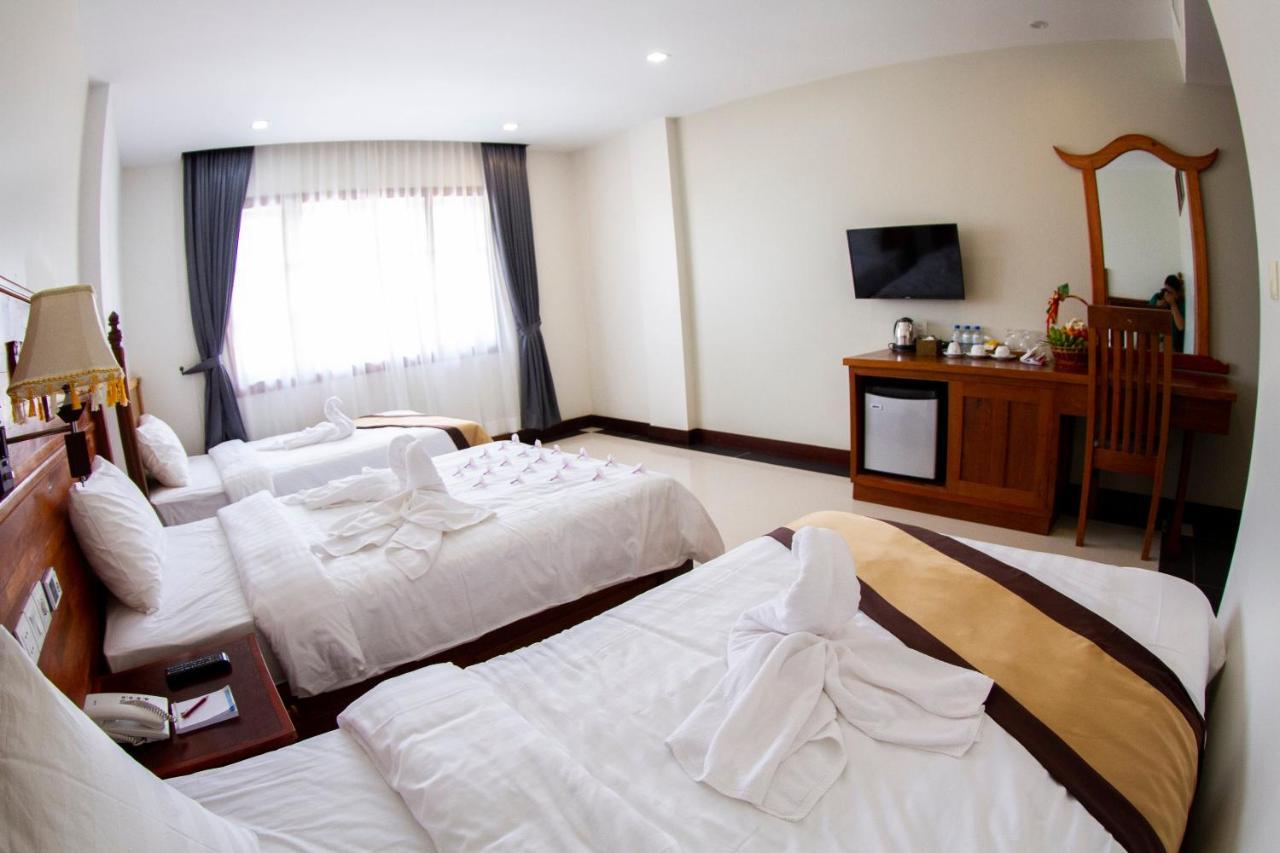Kampong Thom Palace Hotel エクステリア 写真