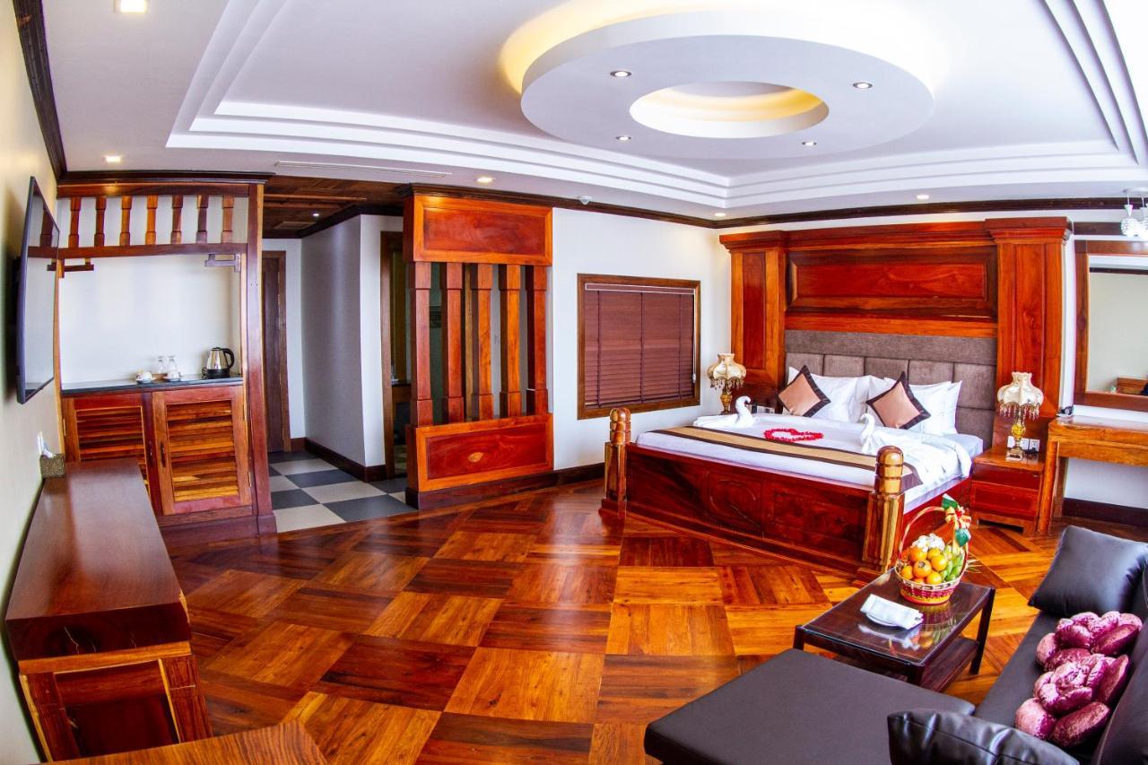 Kampong Thom Palace Hotel エクステリア 写真