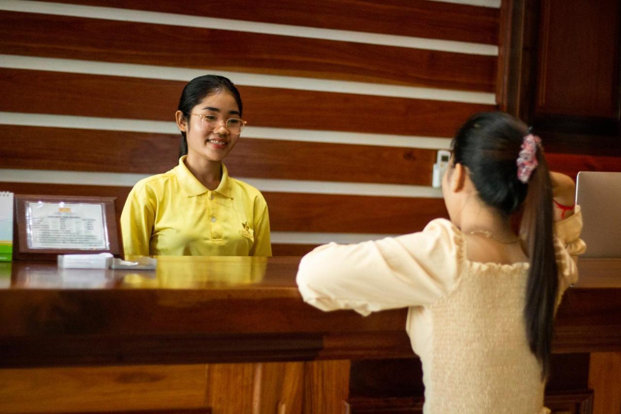 Kampong Thom Palace Hotel エクステリア 写真